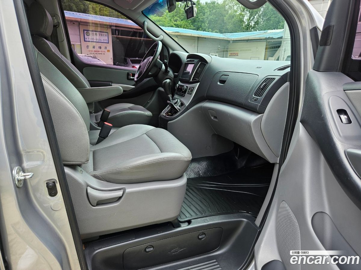 Hyundai Starex