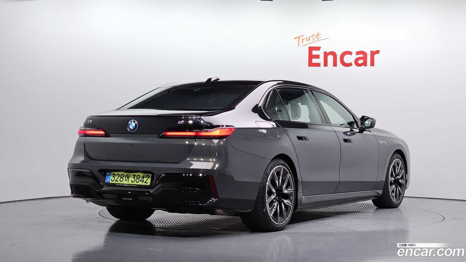 BMW i7