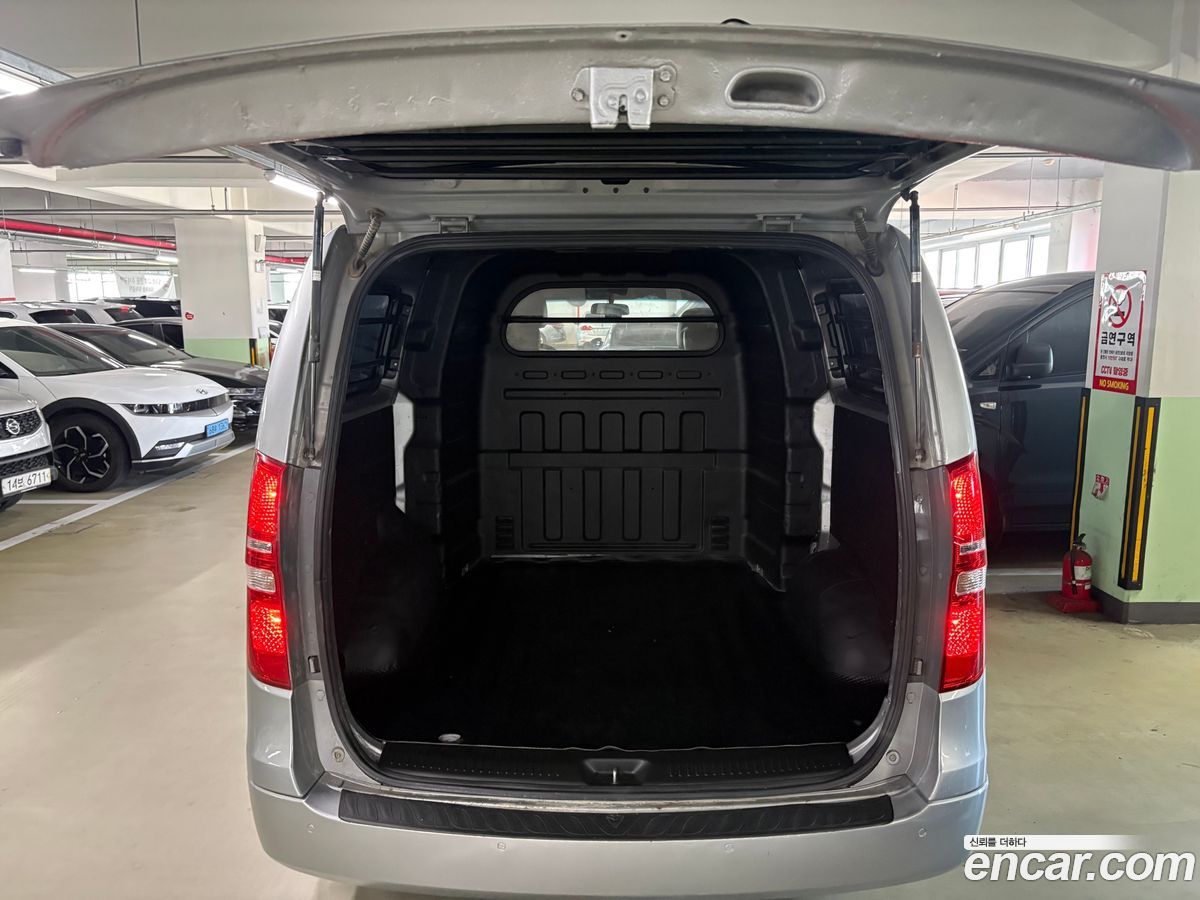 Hyundai Starex
