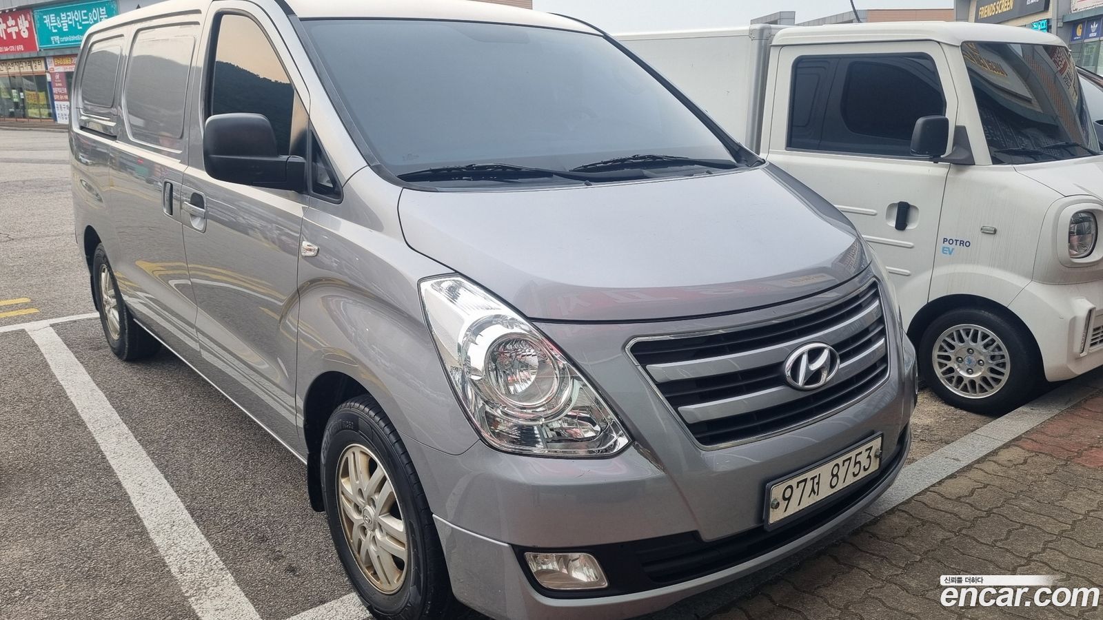 Hyundai Starex