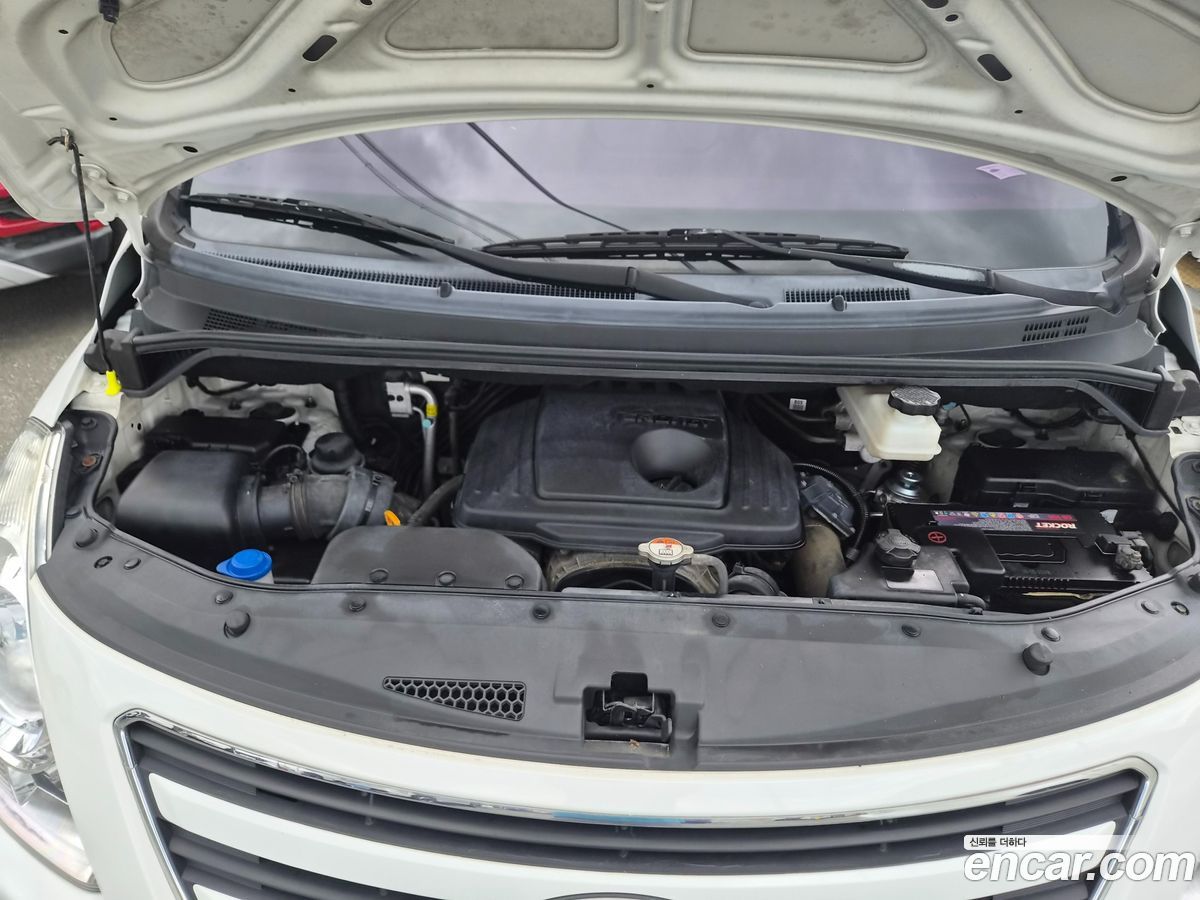 Hyundai Starex