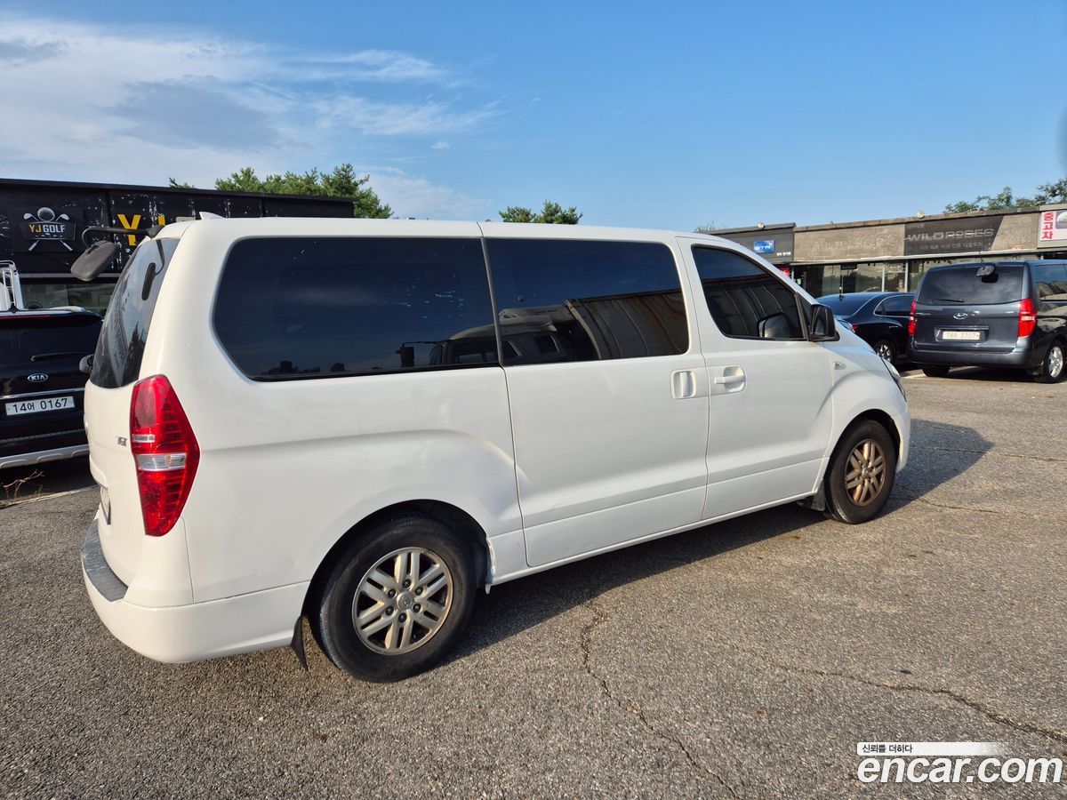 Hyundai Starex