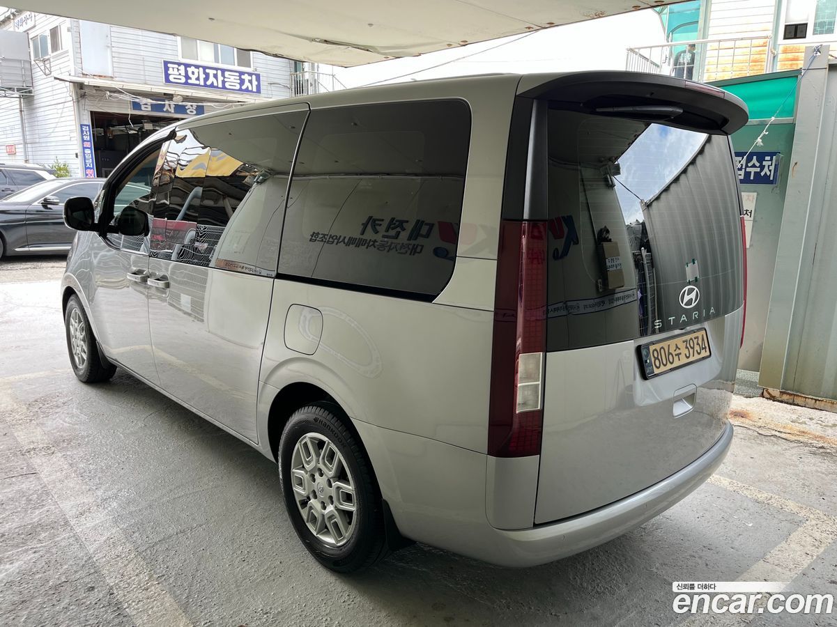 Hyundai Staria