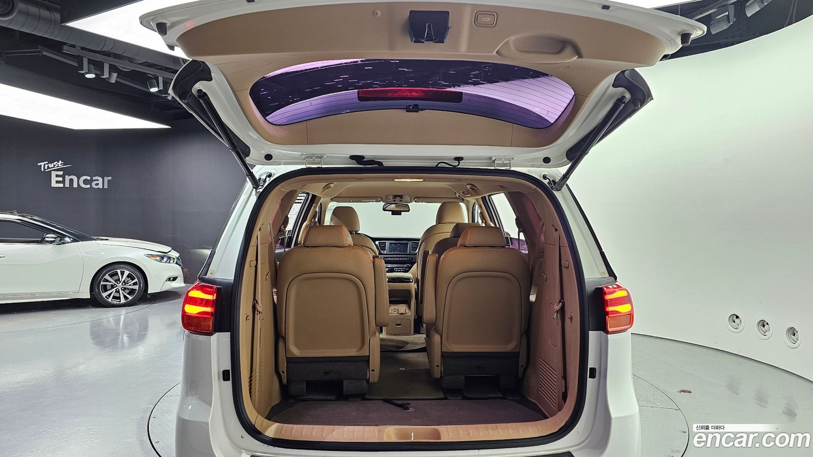 Kia Canival