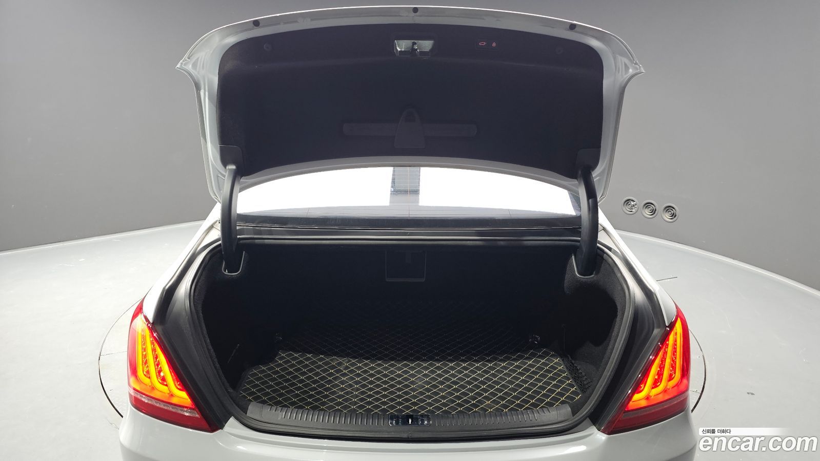 Genesis EQ900