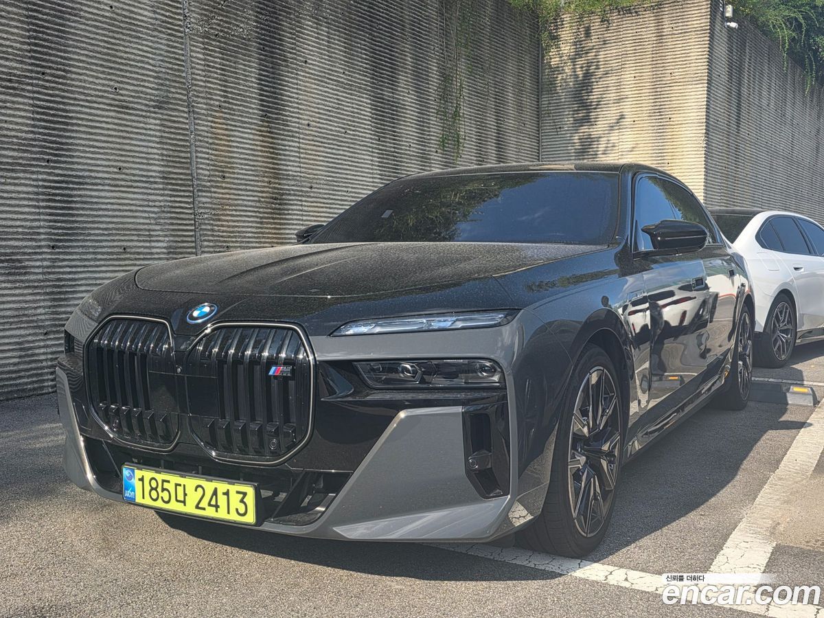 BMW i7