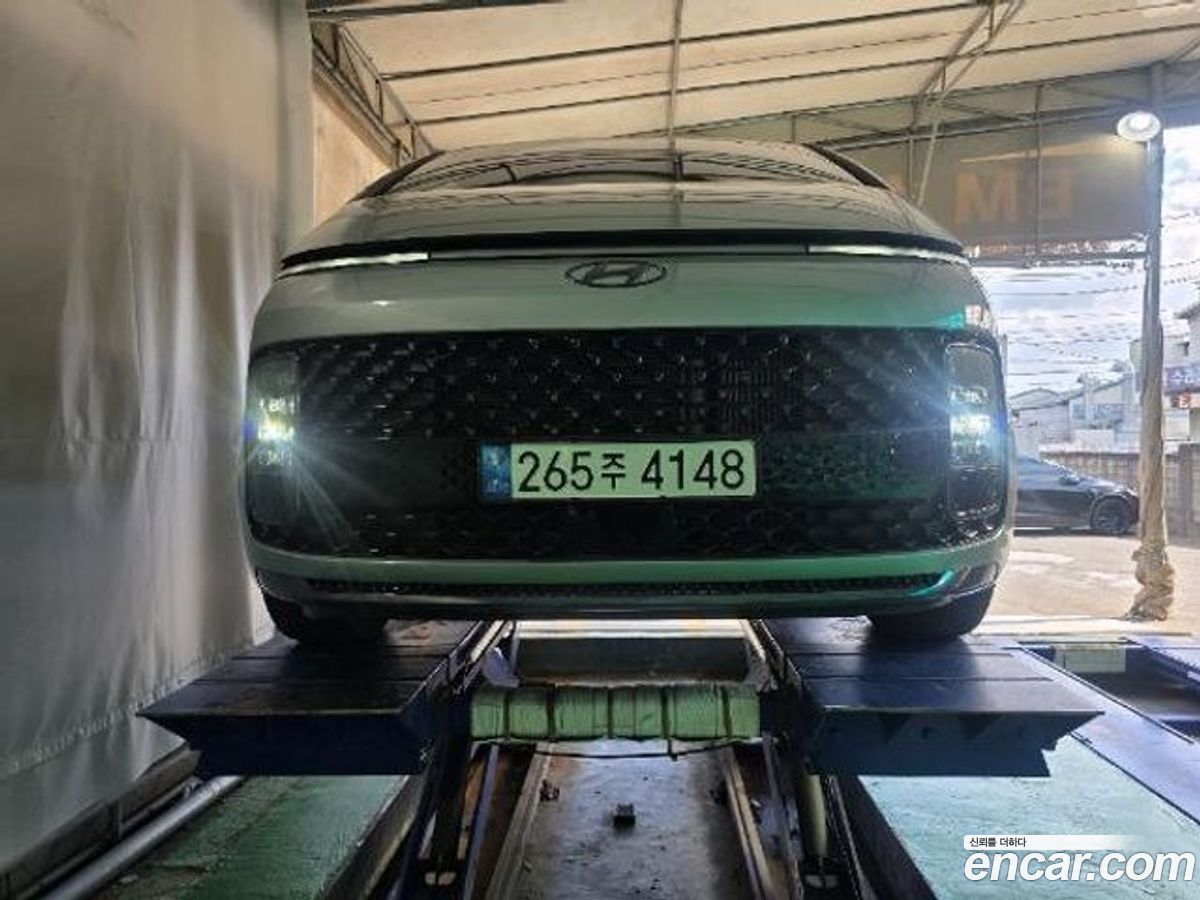 Hyundai Staria