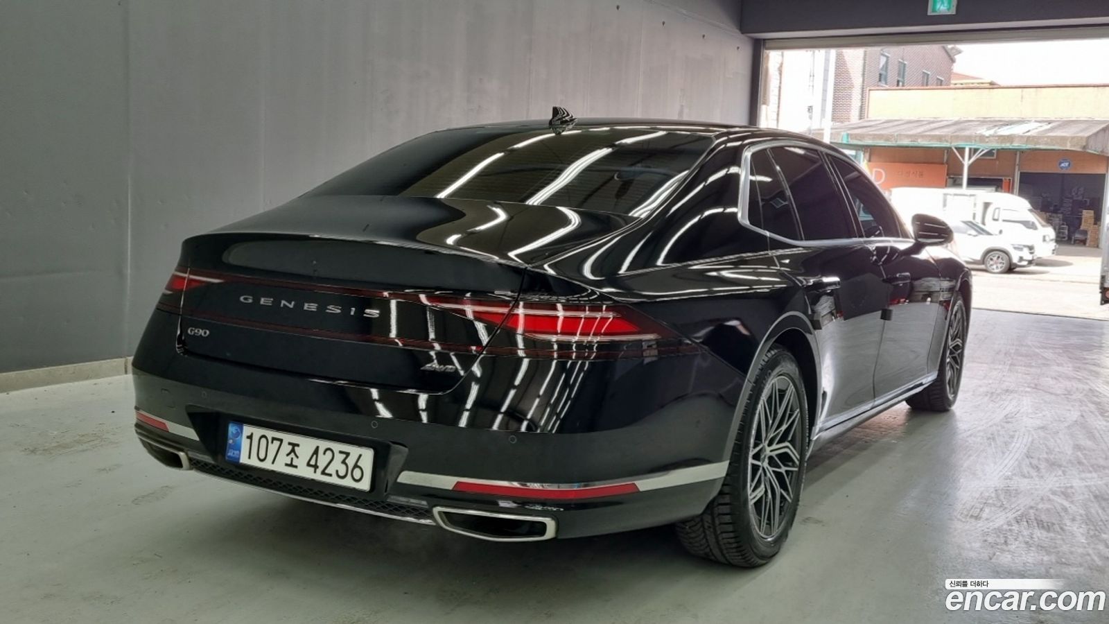 Genesis G90