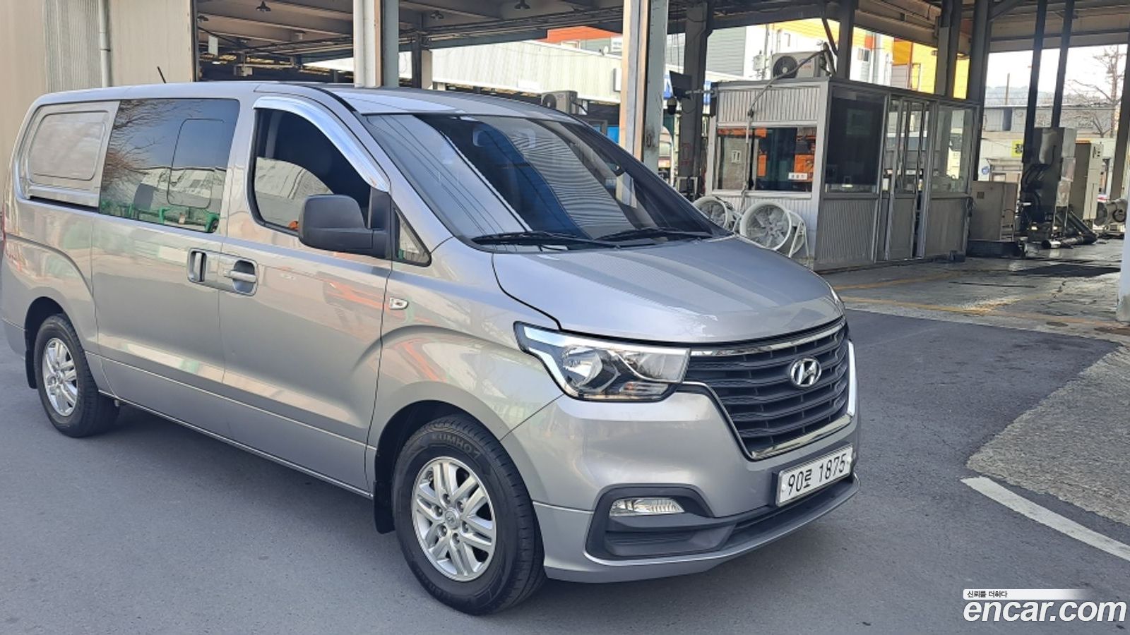 Hyundai Starex