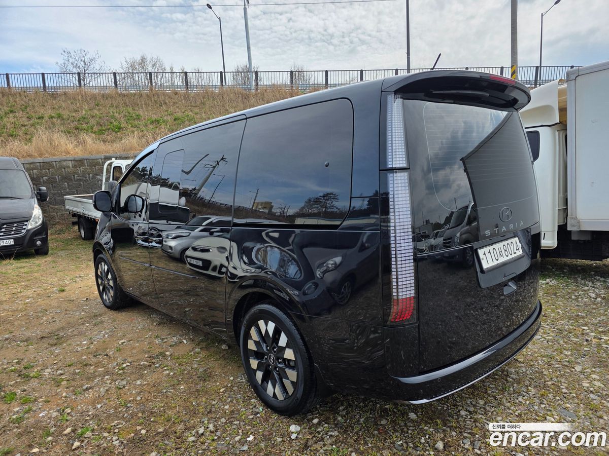 Hyundai Staria