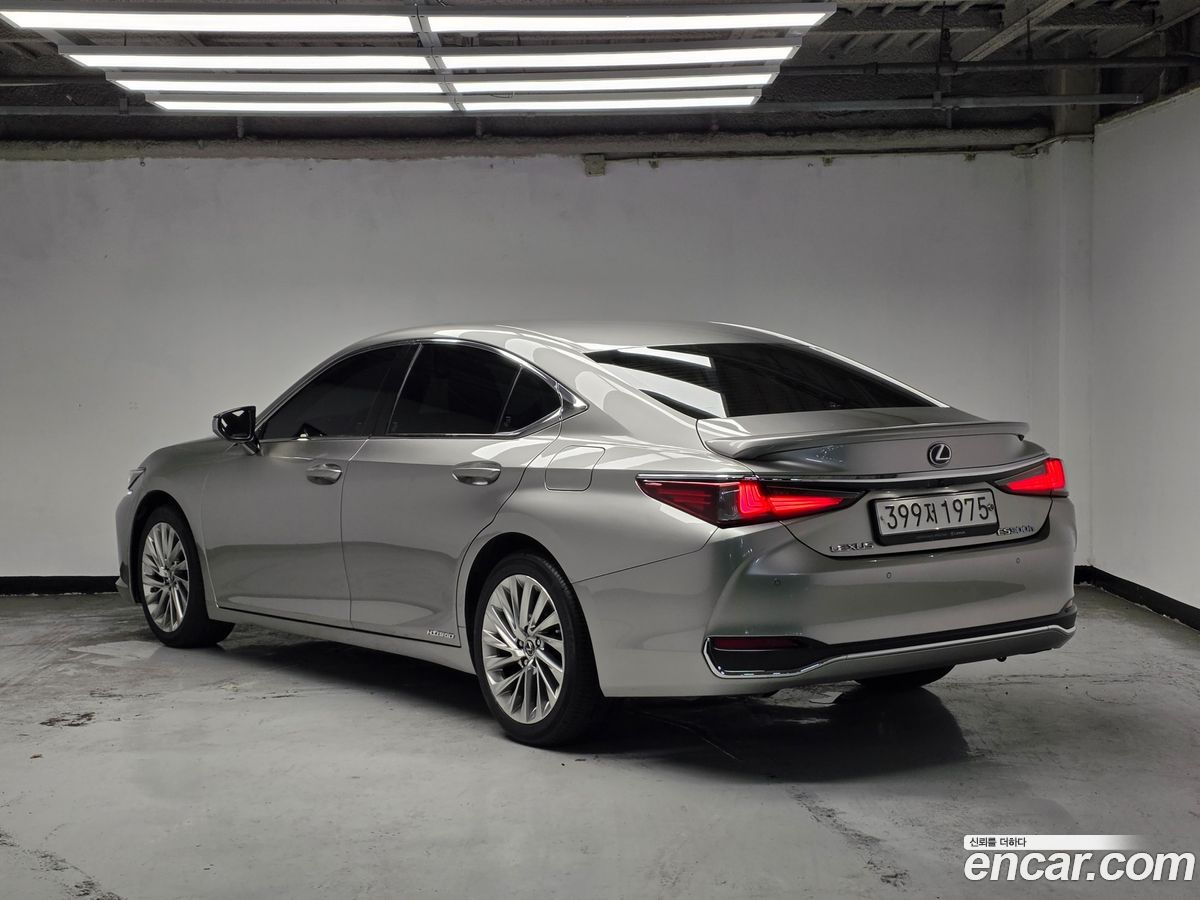 Lexus ES Mk7