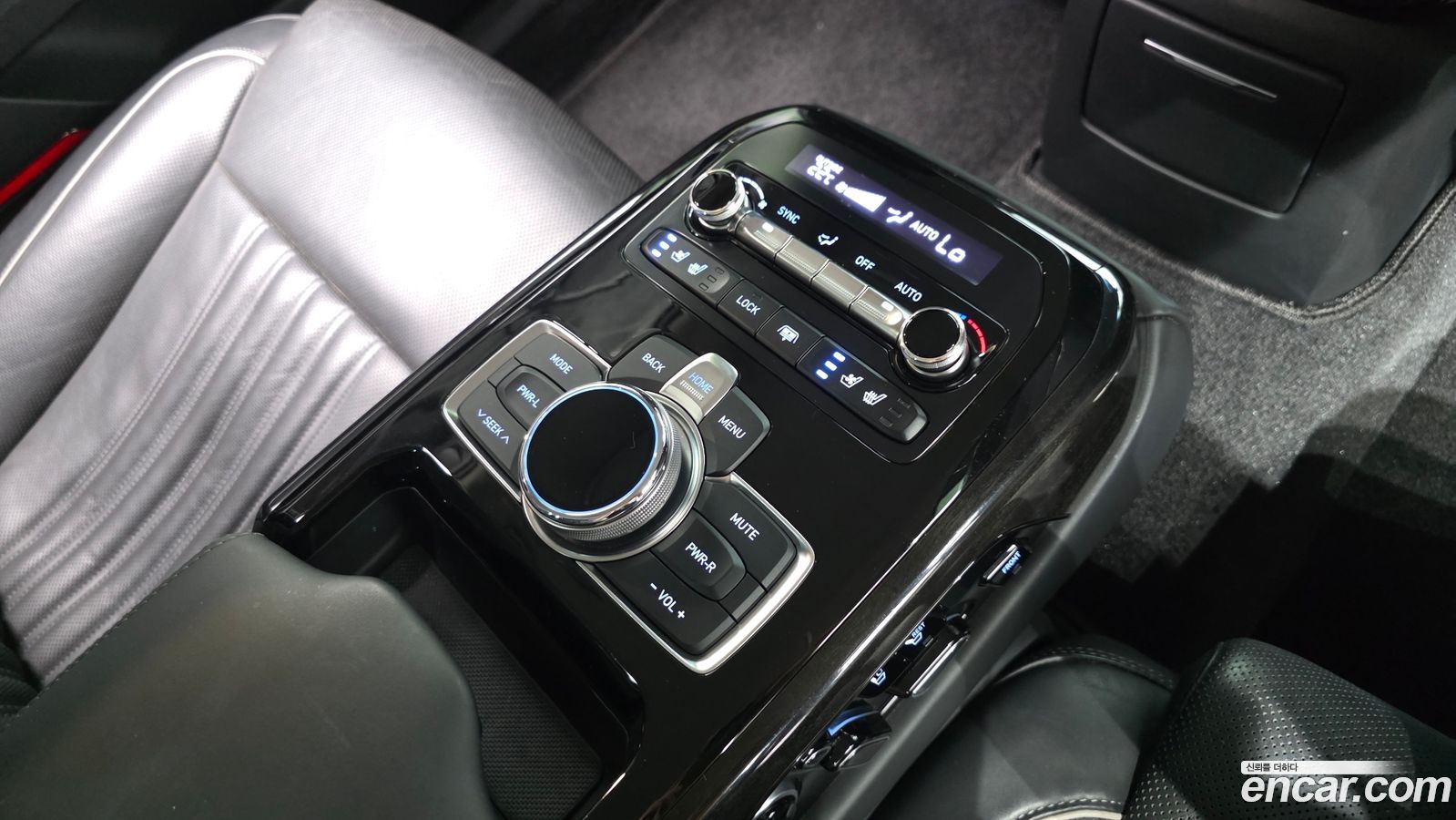 Genesis EQ900
