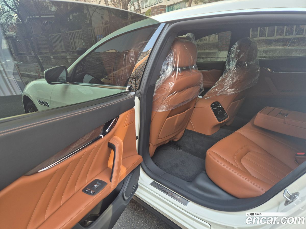 Maserati Quattroporte