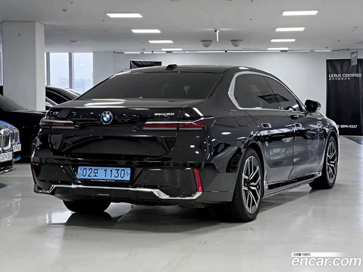 BMW i7