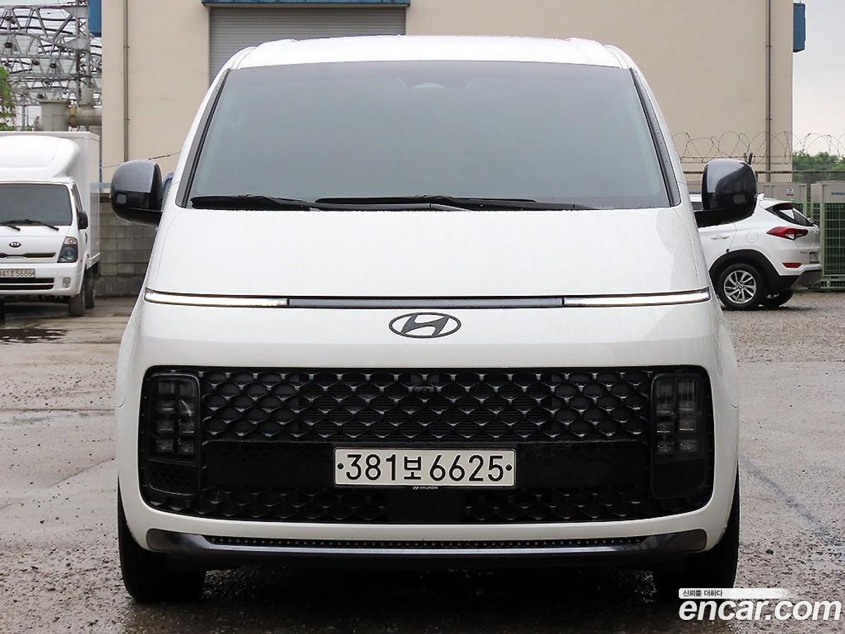 Hyundai Staria