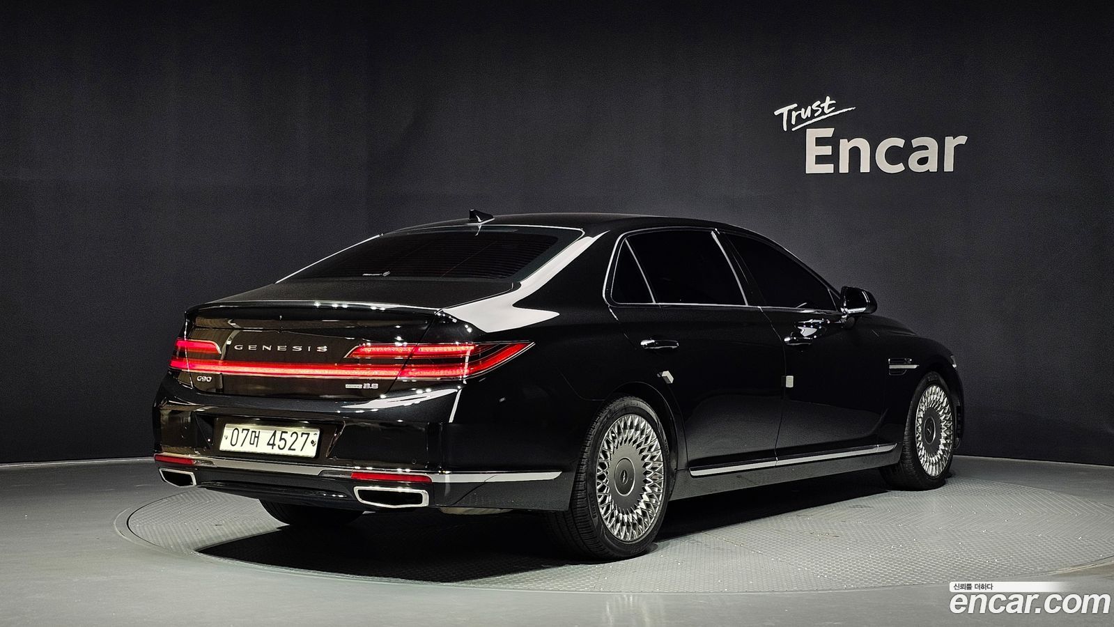 Genesis G90