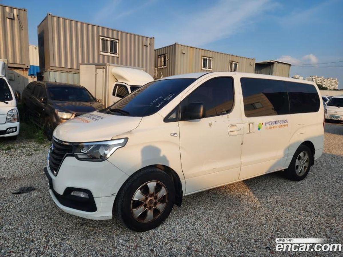 Hyundai Starex