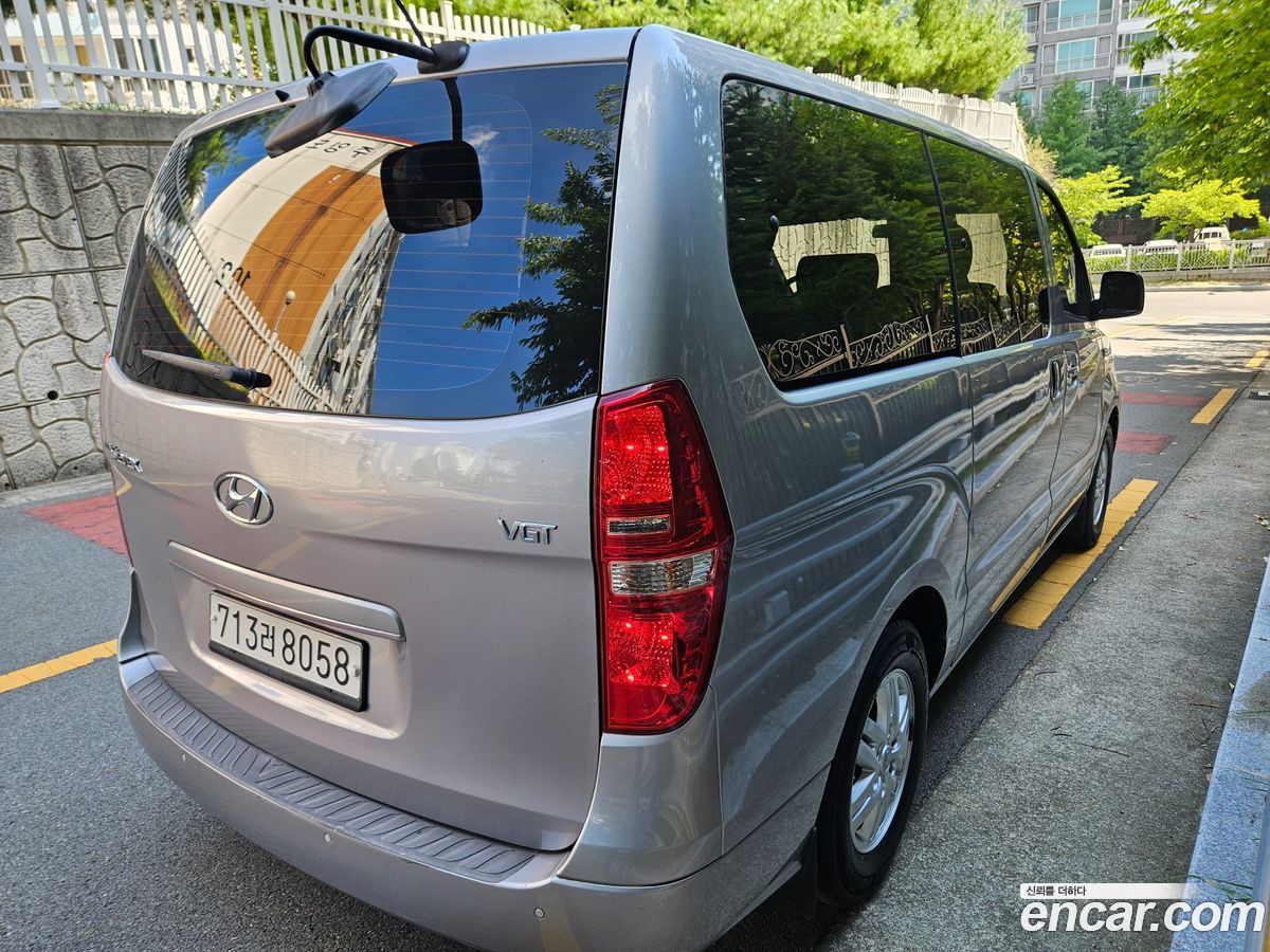 Hyundai Starex