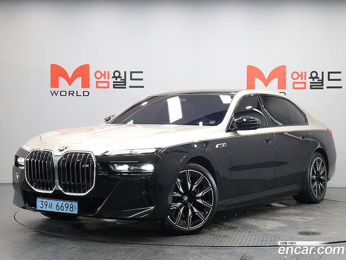 BMW i7