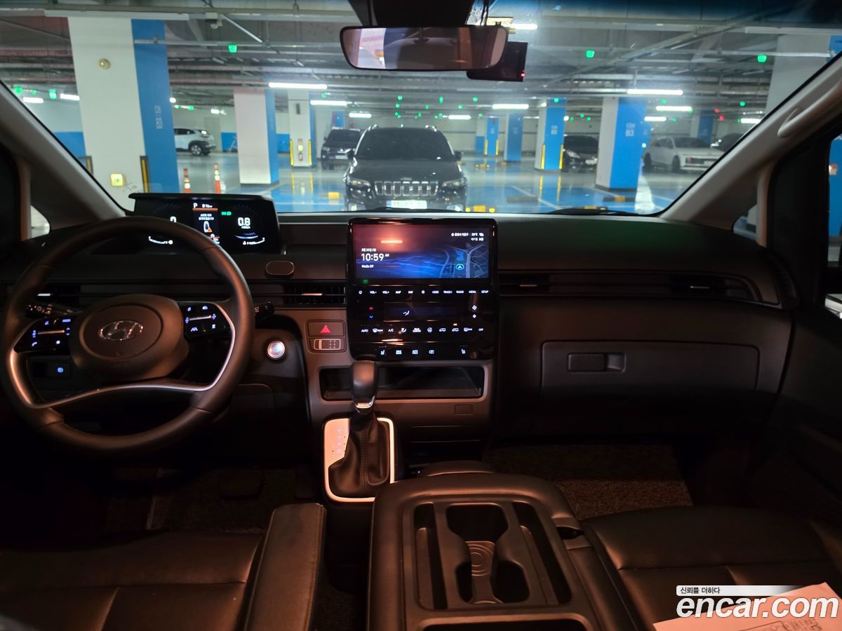 Hyundai Staria