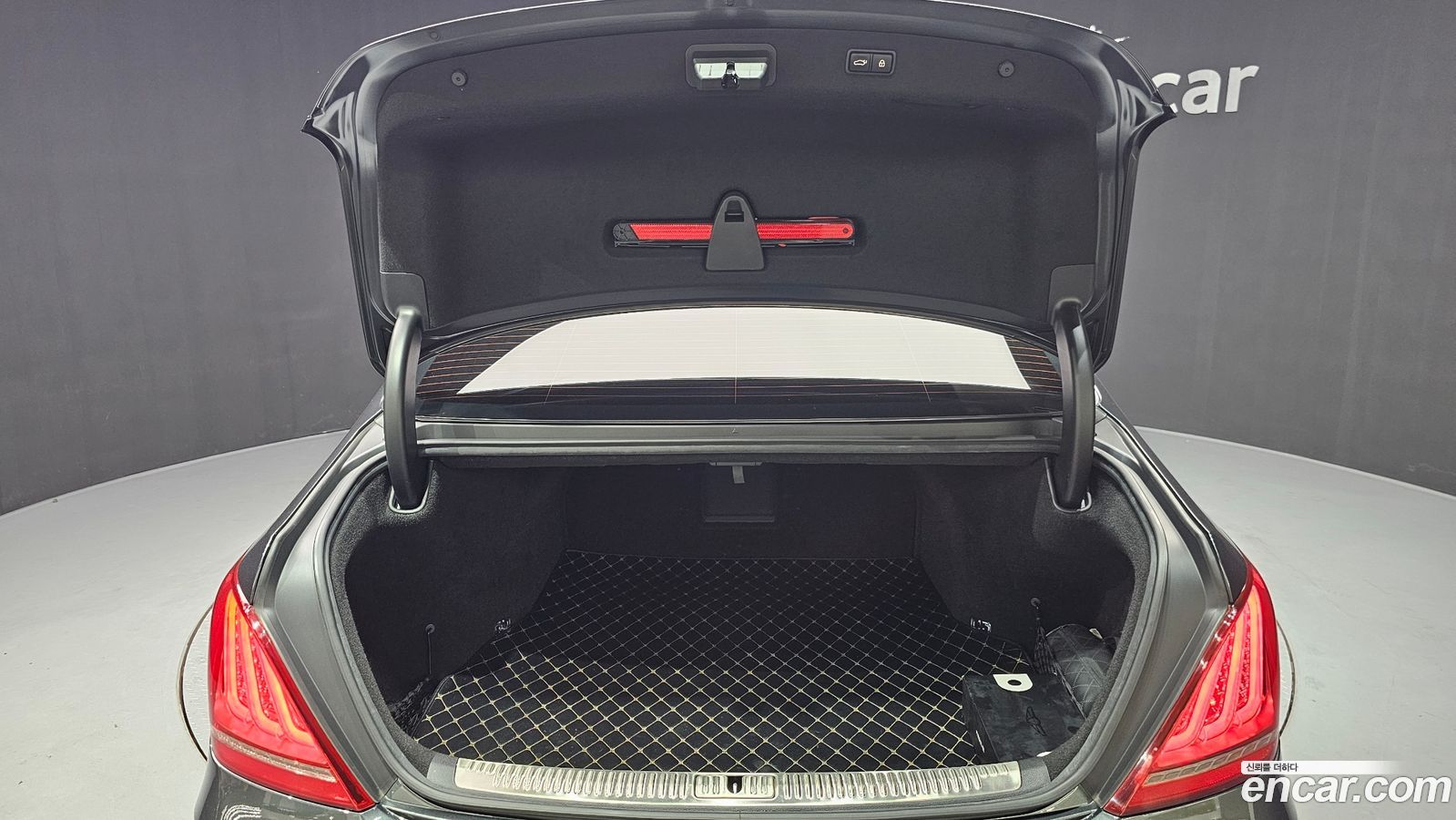 Genesis EQ900