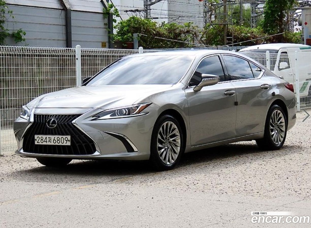 Lexus ES Mk7