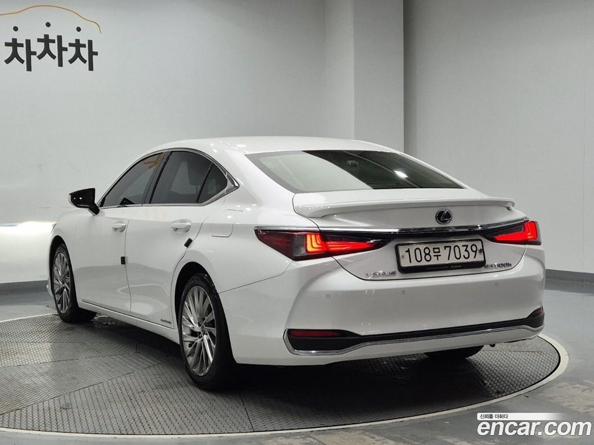 Lexus ES Mk7
