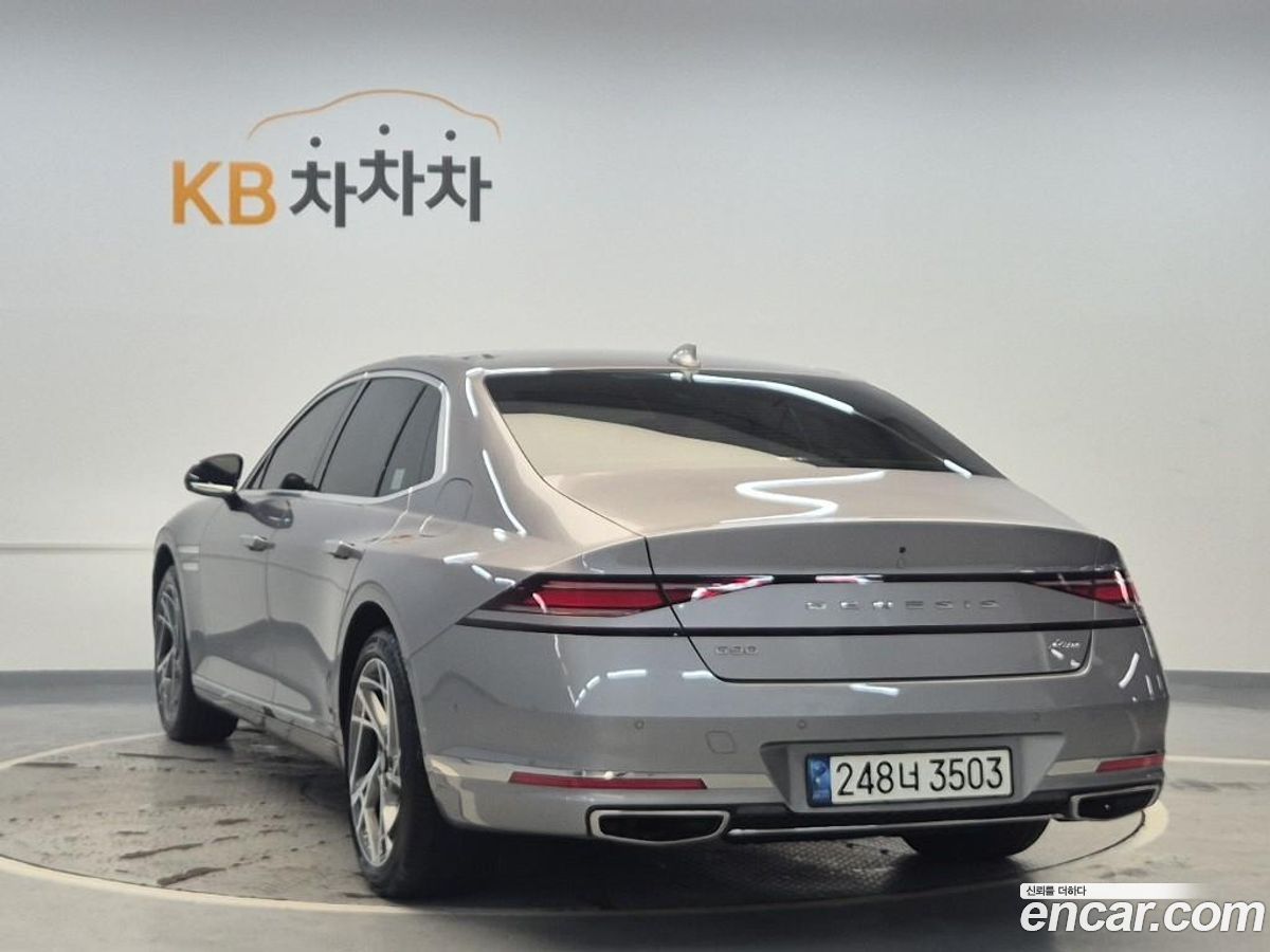 Genesis G90