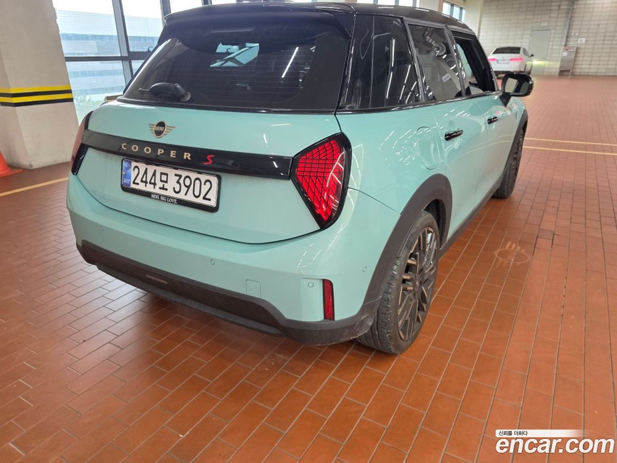 Mini Cooper Mk4