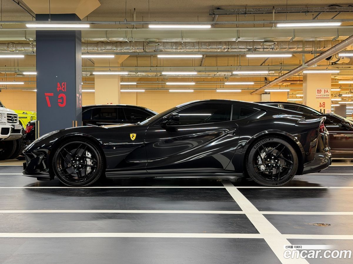 Ferrari 812