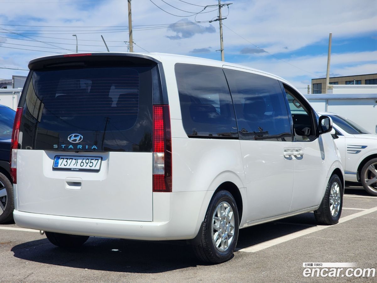 Hyundai Staria