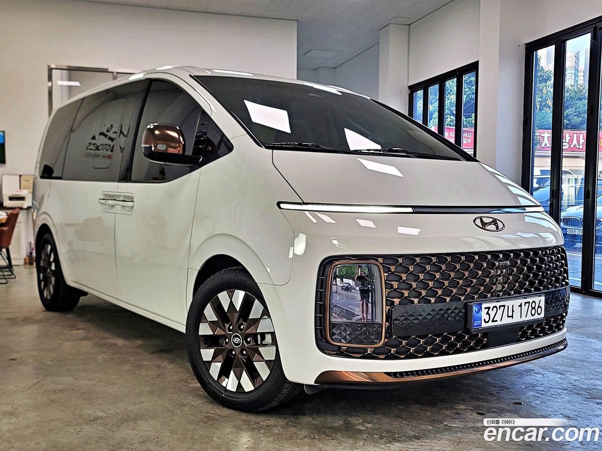 Hyundai Staria
