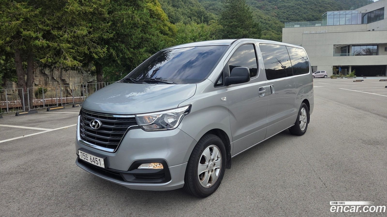 Hyundai Starex