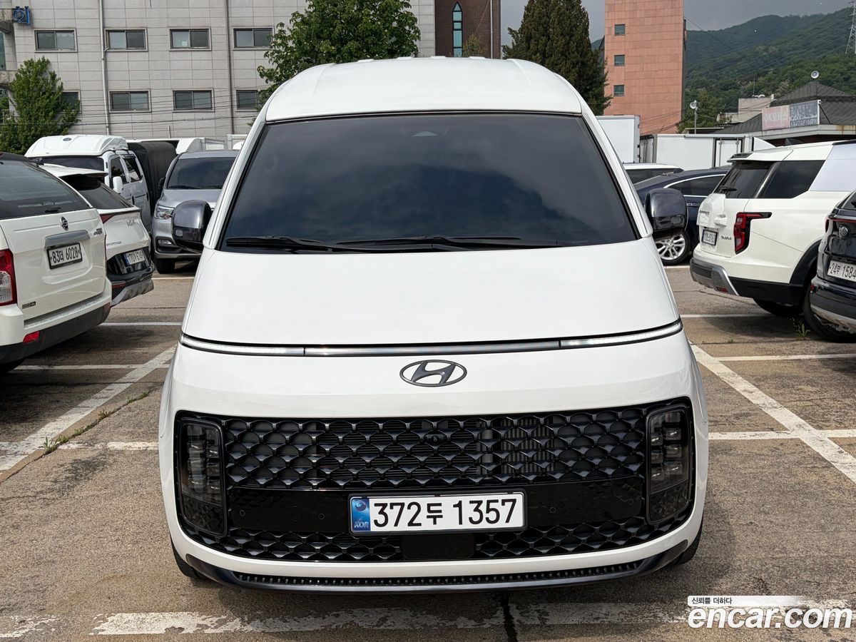 Hyundai Staria