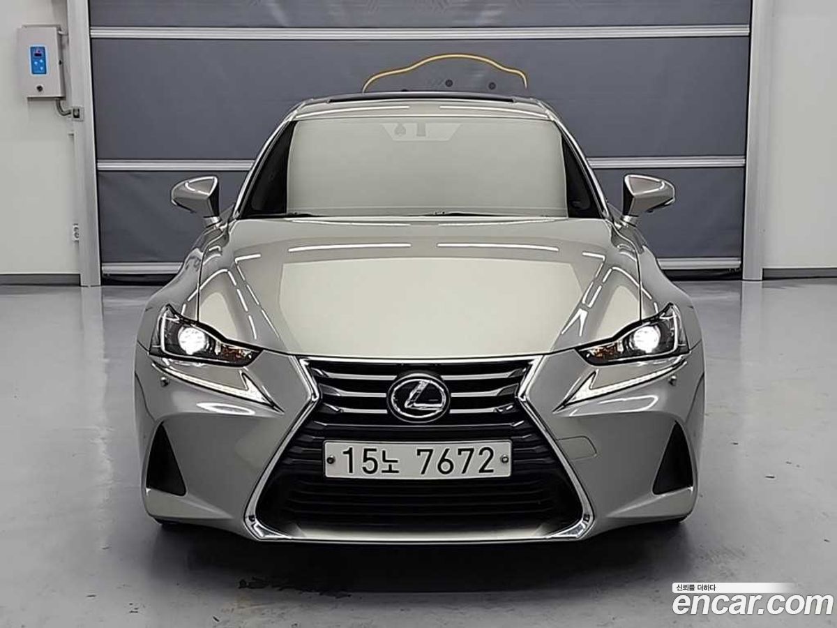 Lexus IS