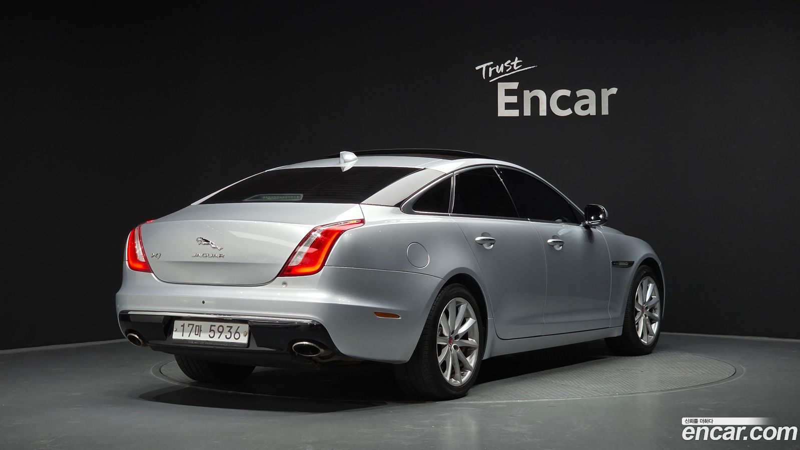 Jaguar XJ
