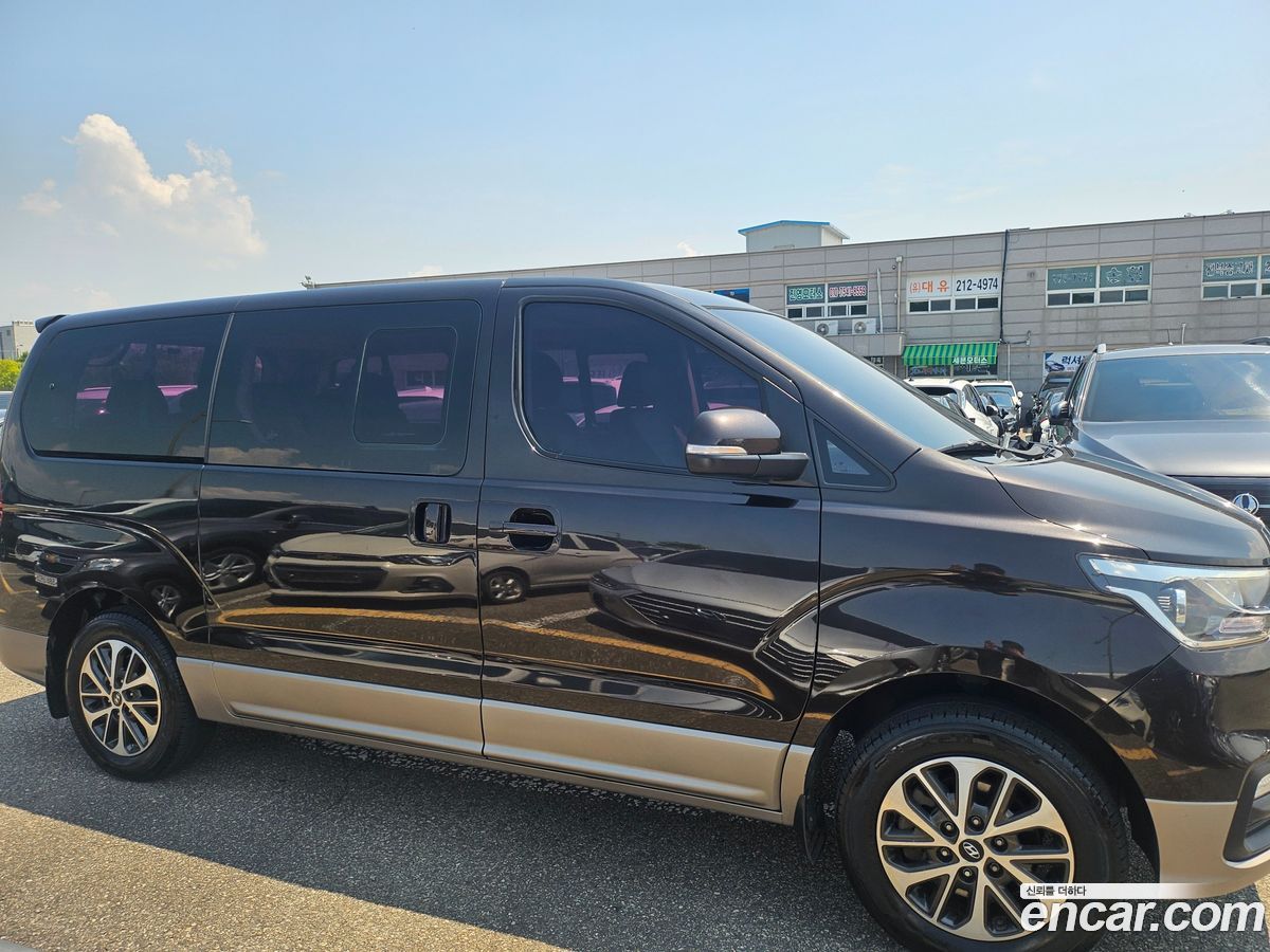 Hyundai Starex