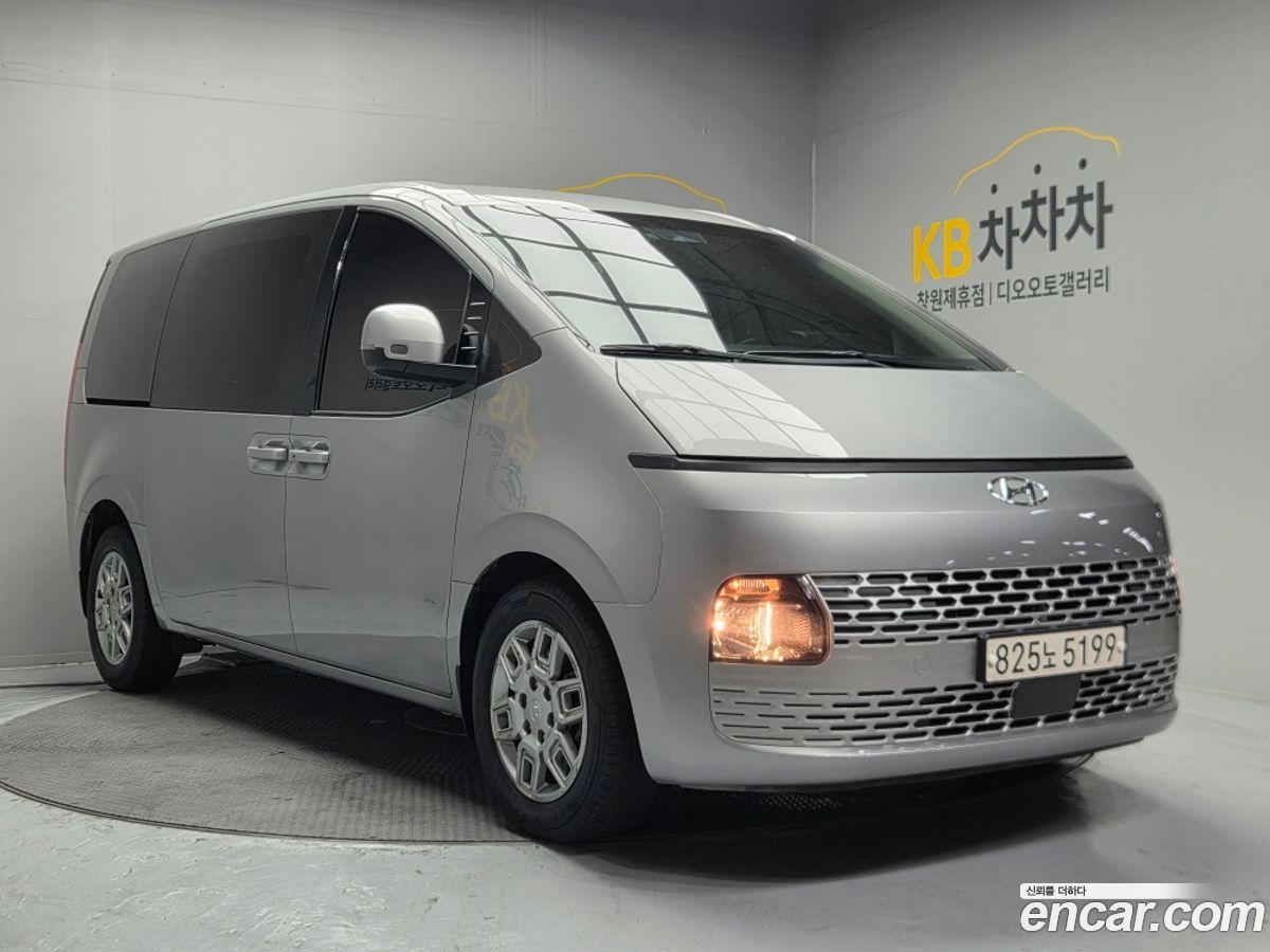 Hyundai Staria