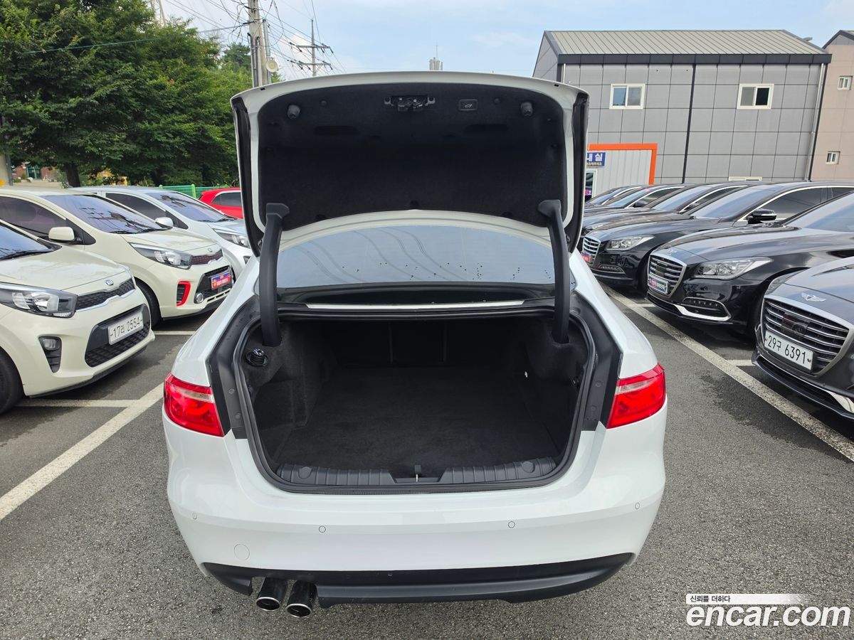 Jaguar XF