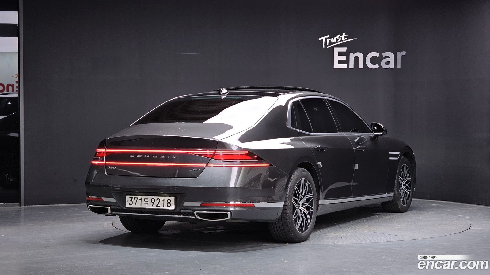 Genesis G90