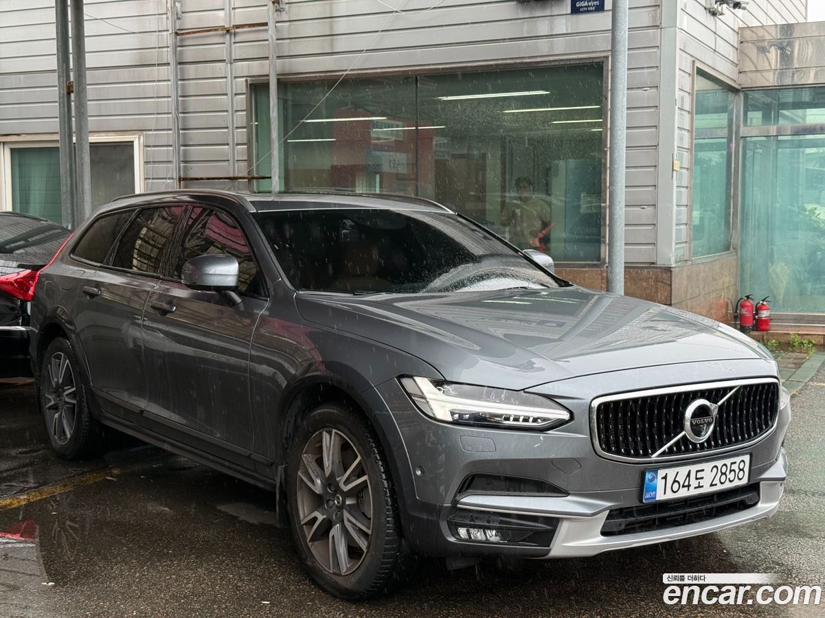 Volvo V90 Cross Country