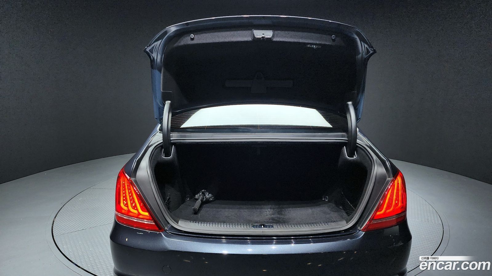 Genesis EQ900