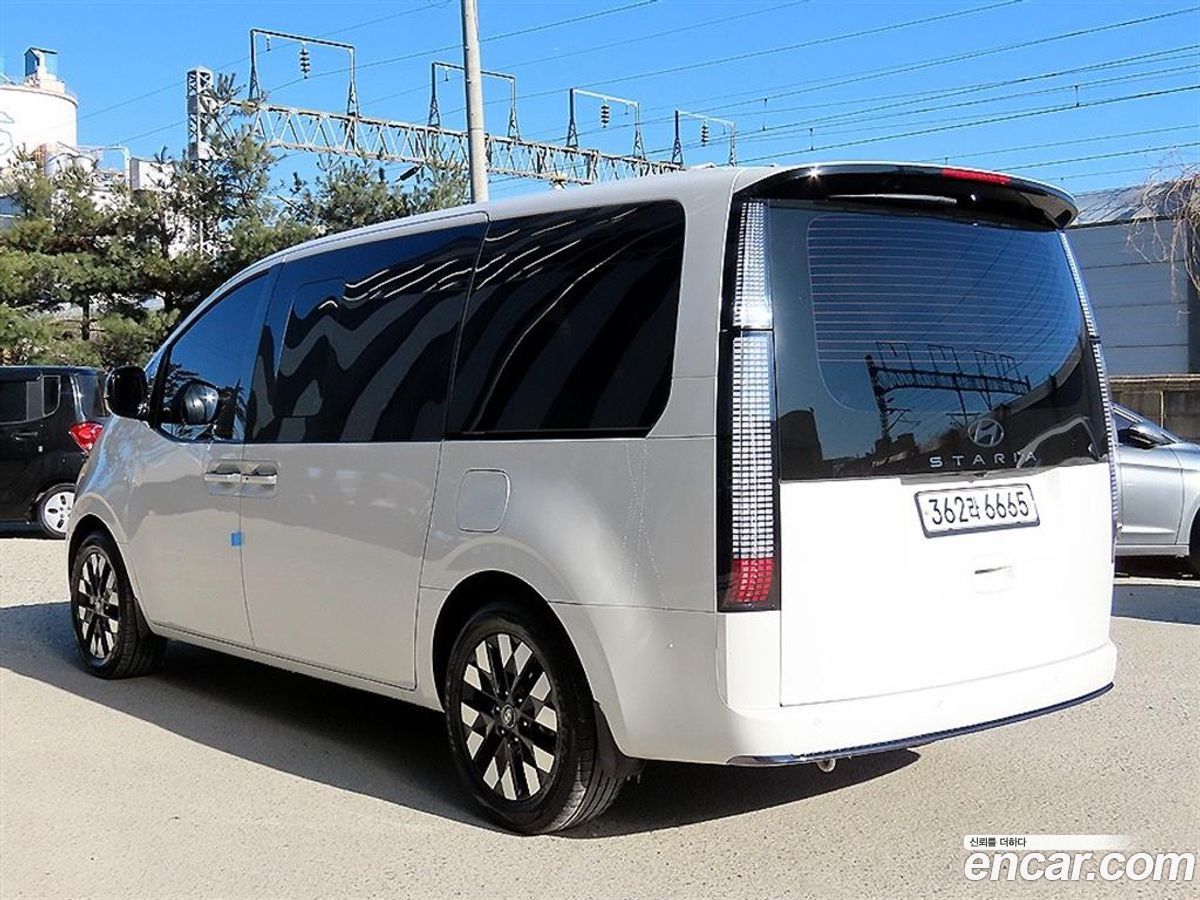 Hyundai Staria