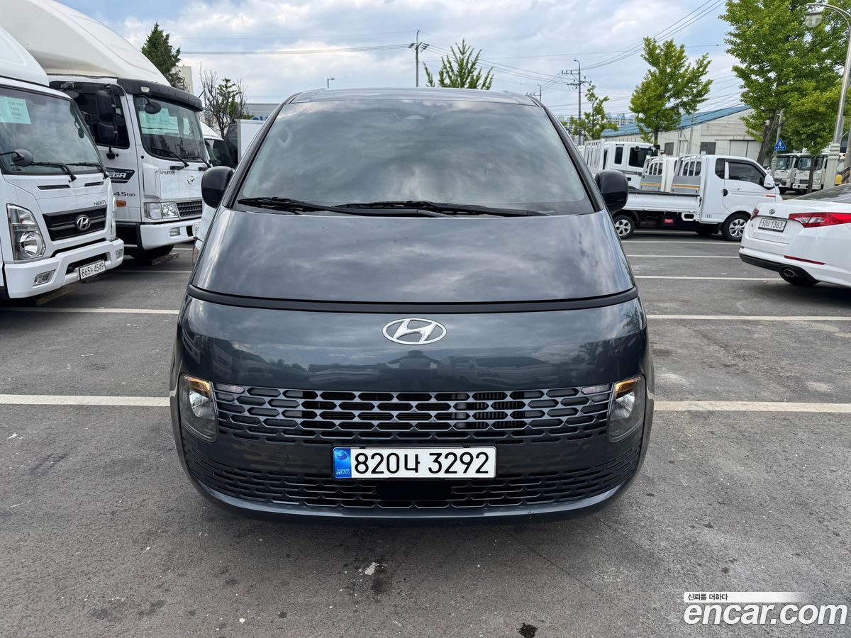 Hyundai Staria