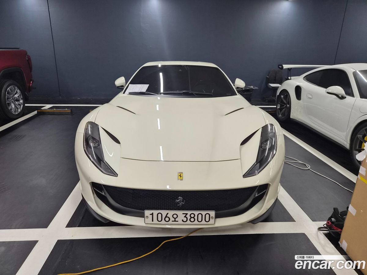 Ferrari 812