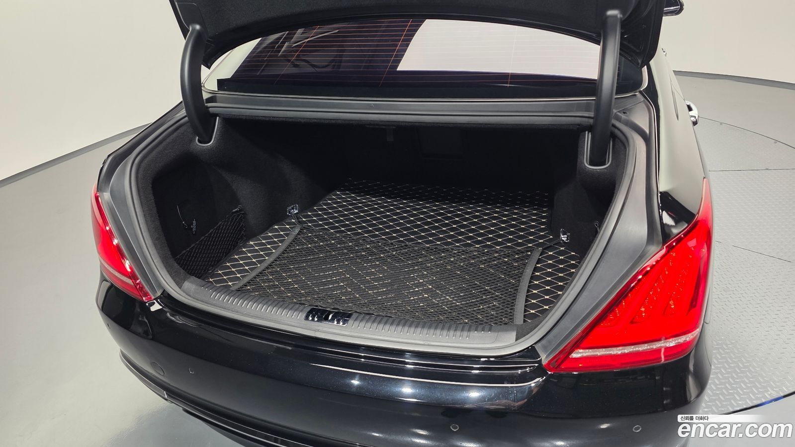 Genesis EQ900