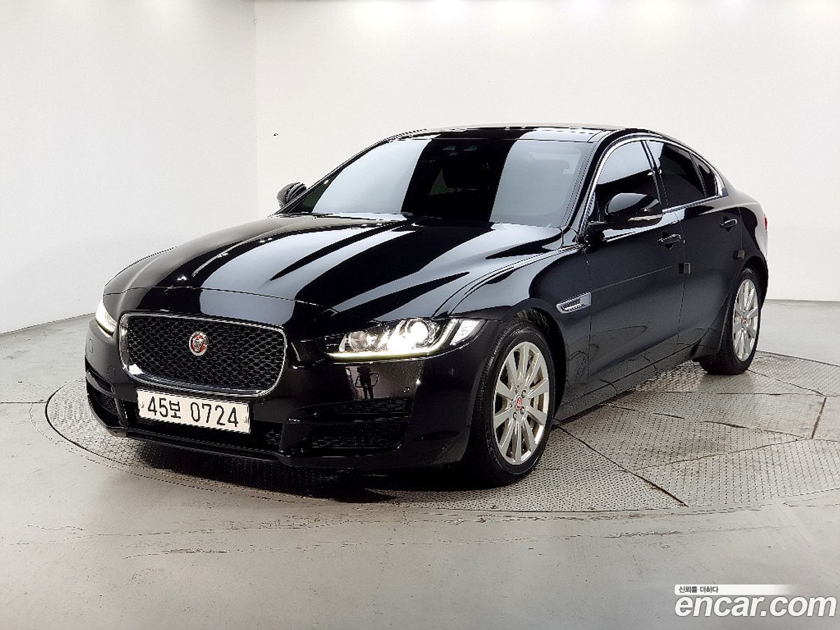 Jaguar XE