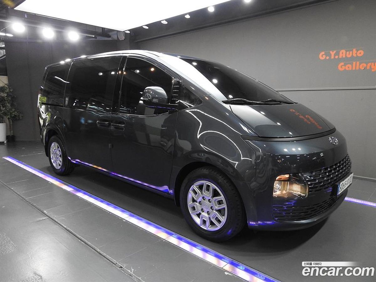 Hyundai Staria