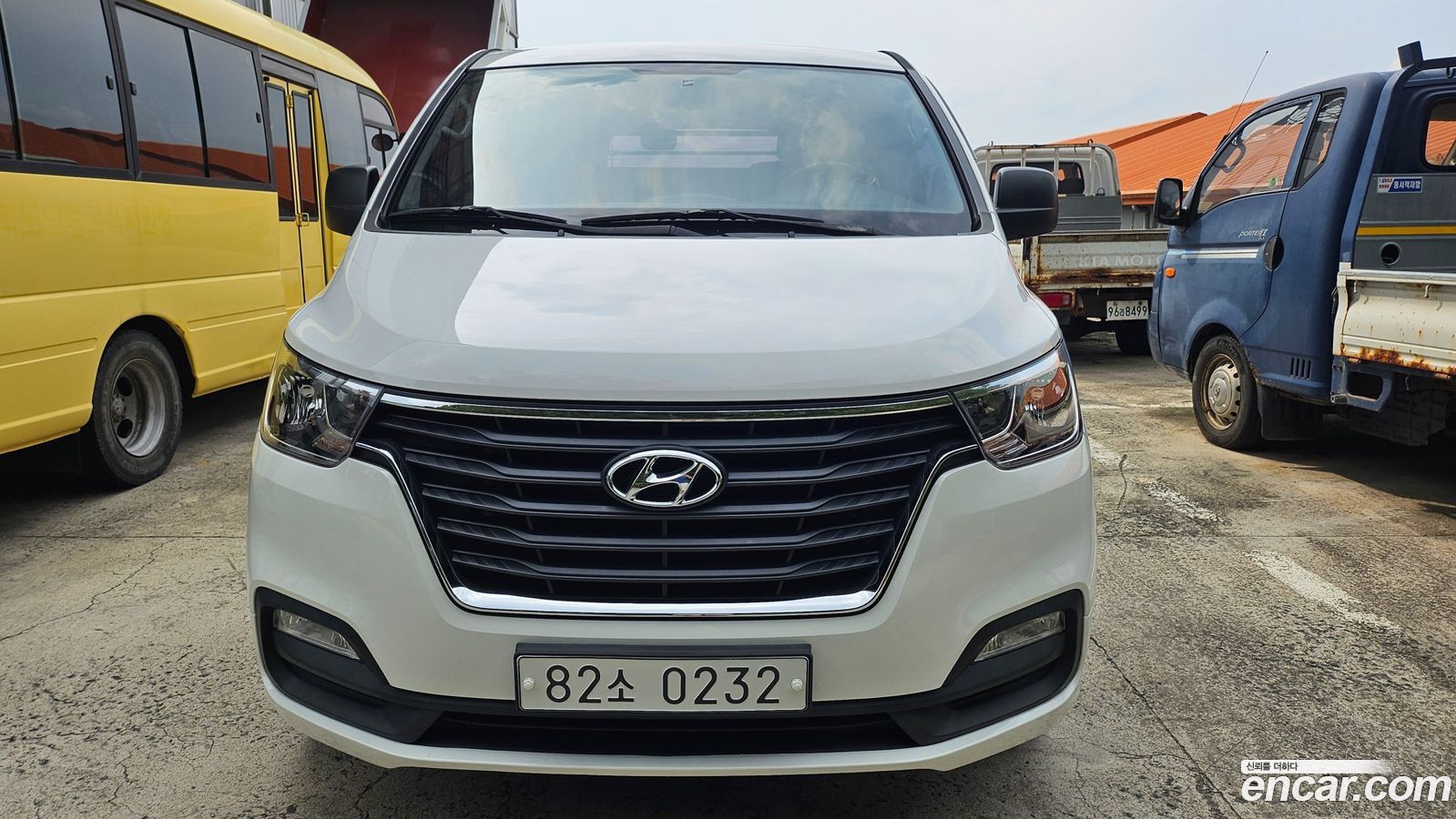 Hyundai Starex