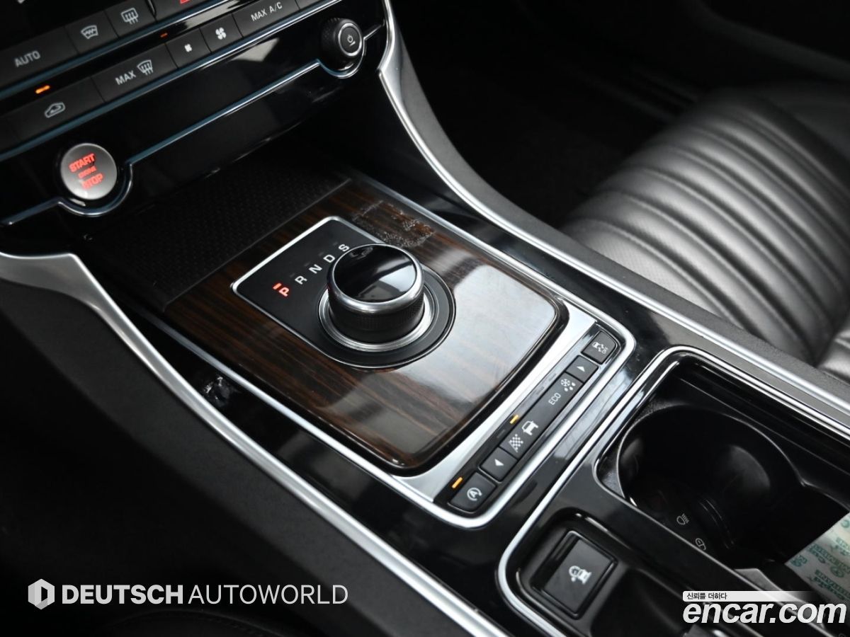 Jaguar XF